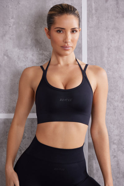 Aligned - Scoop Neck Sports Bra in Jet Black